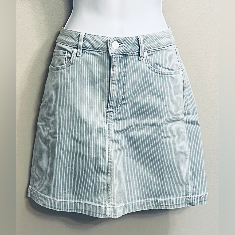 LOFT NWT Light Blue Striped Mini Skirt, size 4